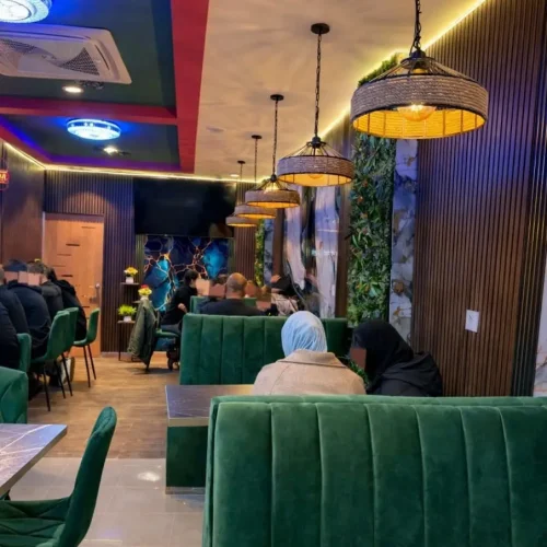 interior del restaurante halal Gul Kebab House en Terrassa